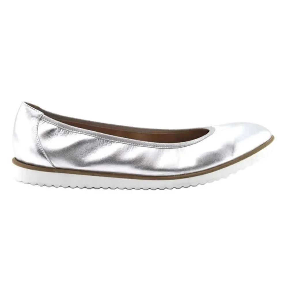 French Sole NY FSNY Doorway - Silver Metallic Flats Size 9B MSRP $170